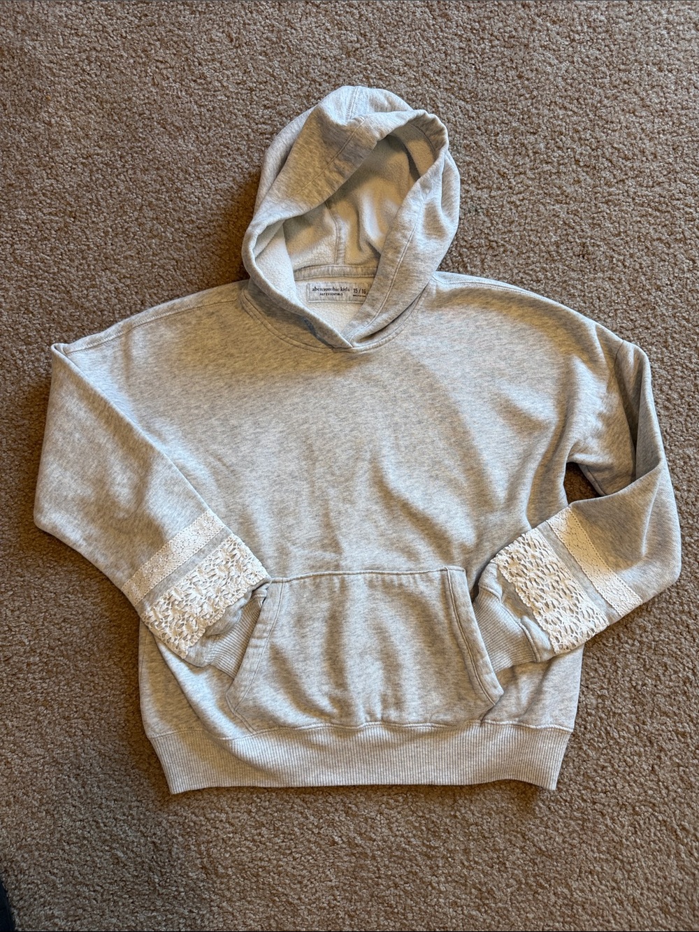 Kids grey pullover with label